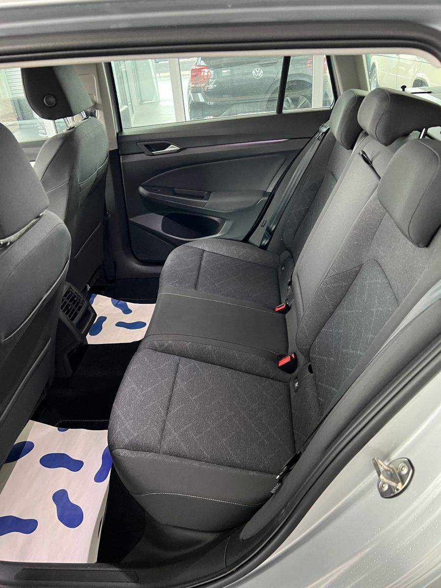 Volkswagen Golf VIII Variant Life 1.5 TSI - Samsaru's Car Outlet