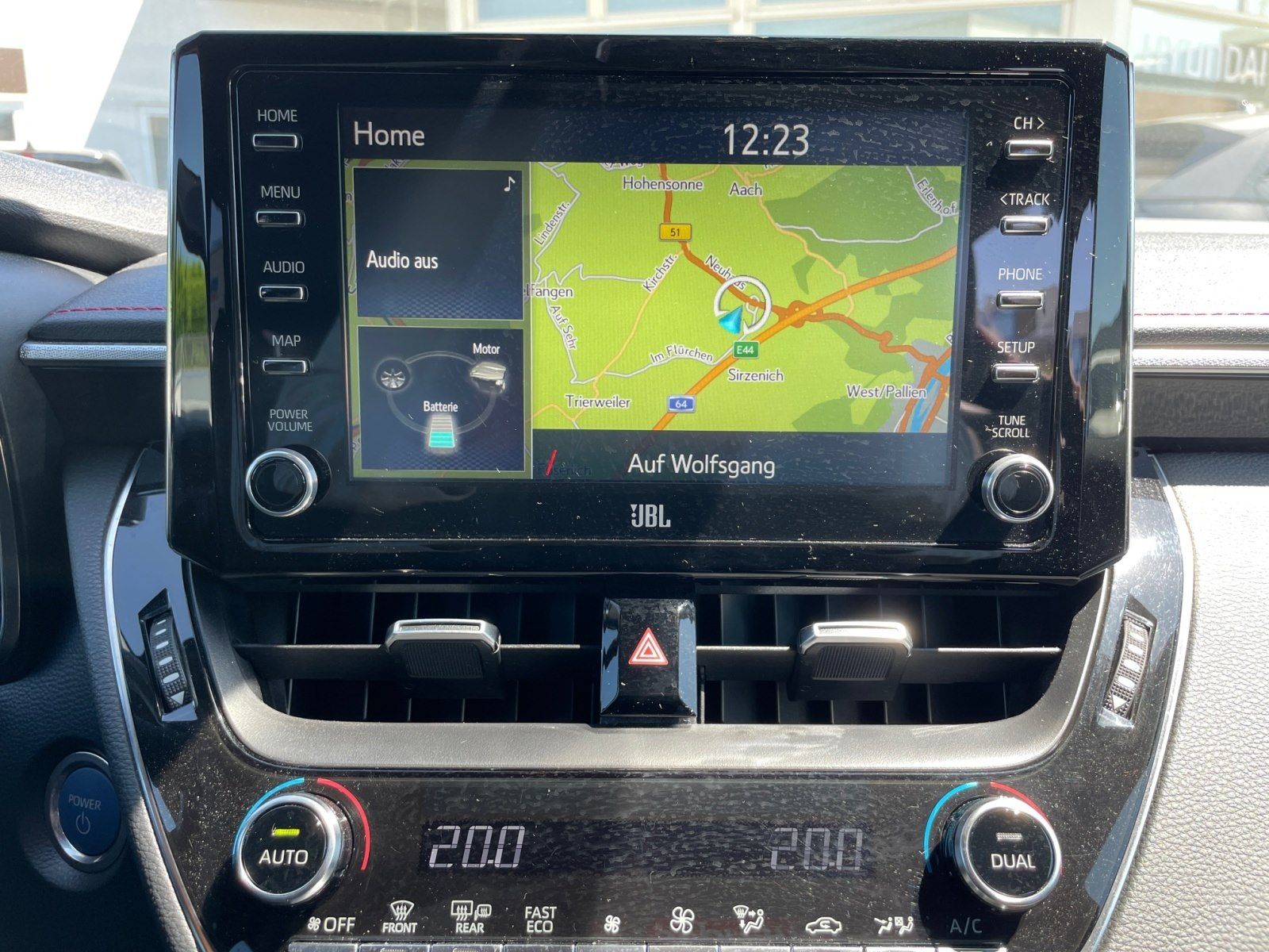 Toyota Corolla Touring Sports 2.0 Hybrid Lounge - Samsaru's Car Outlet
