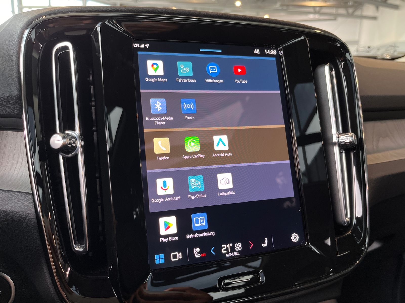 Volvo XC40 Ultra Dark PANO AHK 21" 360° KAM