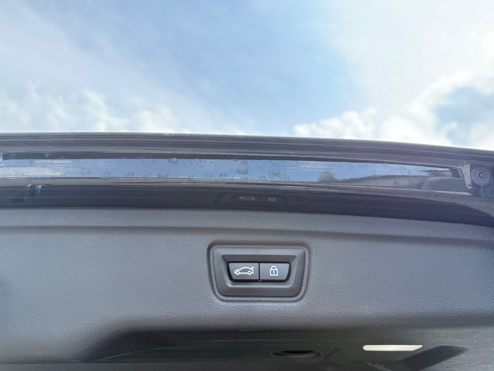 BMW 330 e xDrive M Sport - Samsaru's Car Outlet
