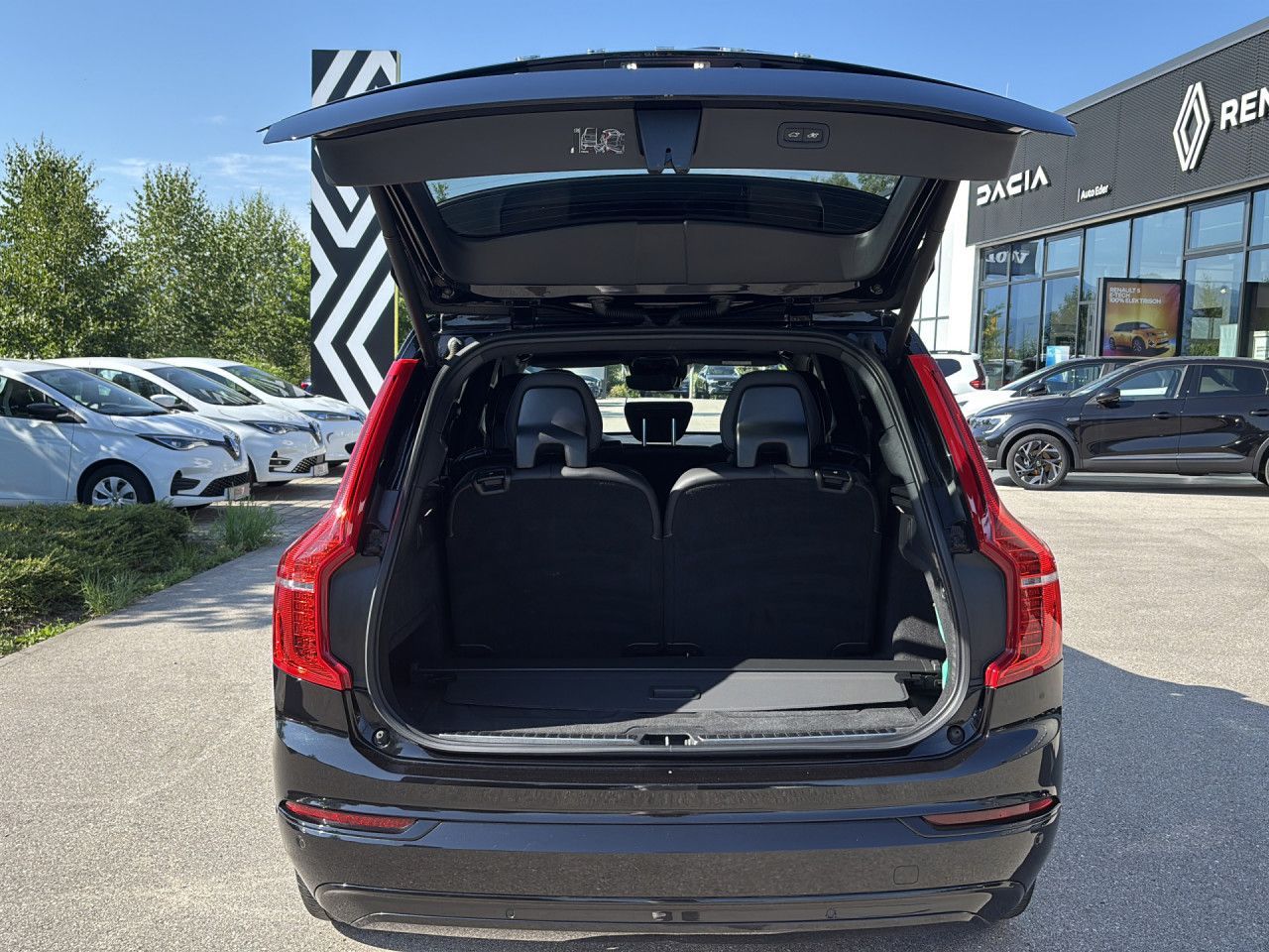 Volvo XC 90 R Design Recharge Plug-In Hybrid AWD - Samsaru's Car Outlet