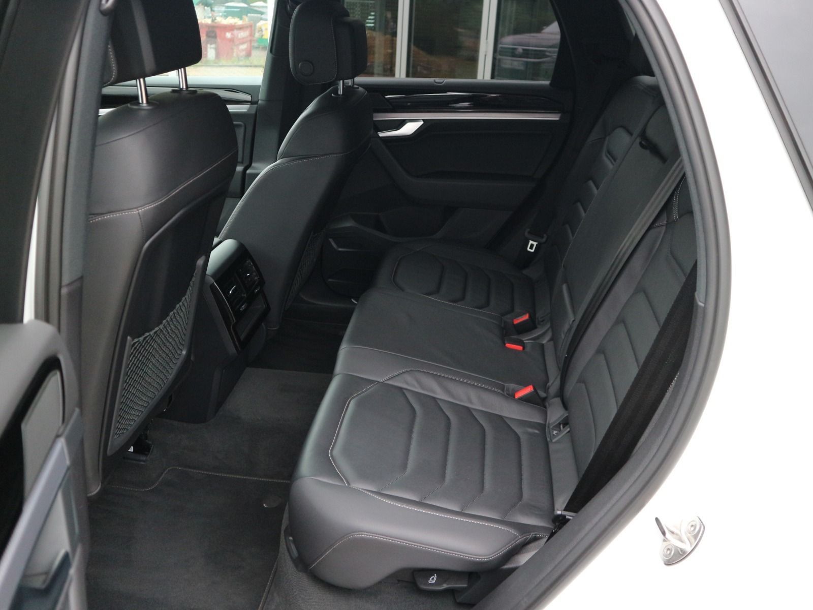 Volkswagen Touareg 3.0 V6 TDI R-Line 4Motion - Samsaru's Car Outlet