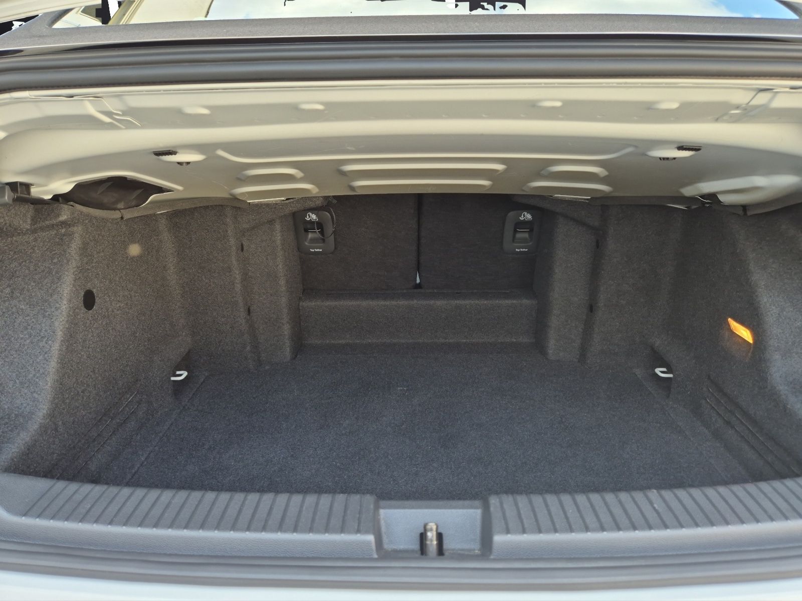 Volkswagen T-Roc TSI R-Line - Samsaru's Car Outlet