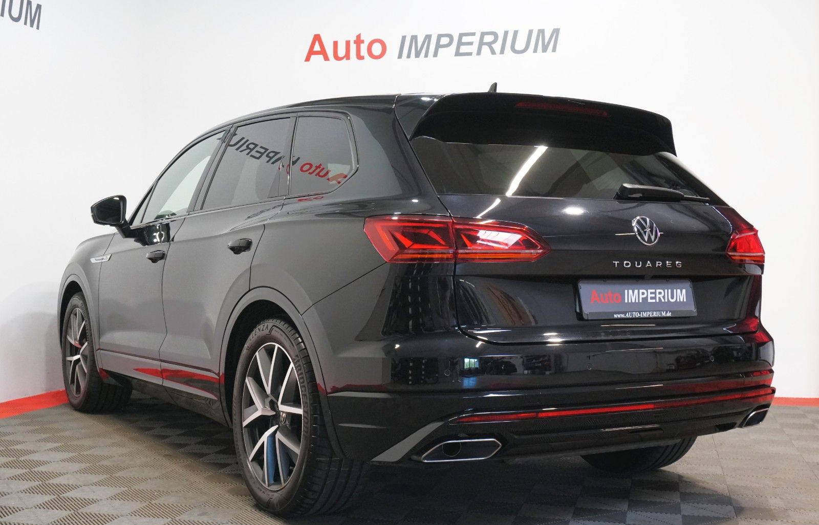 Volkswagen Touareg R-Line 4Motion 3.0 TDI - Samsaru's Car Outlet