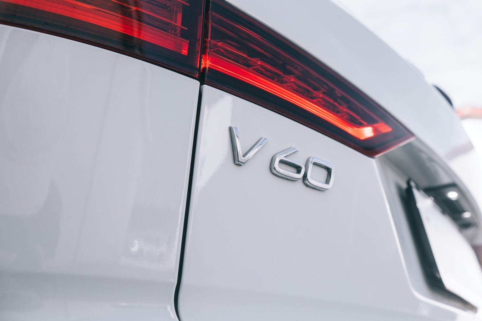 Volvo V60 Kombi R Design Recharge Plug-In Hybrid AWD