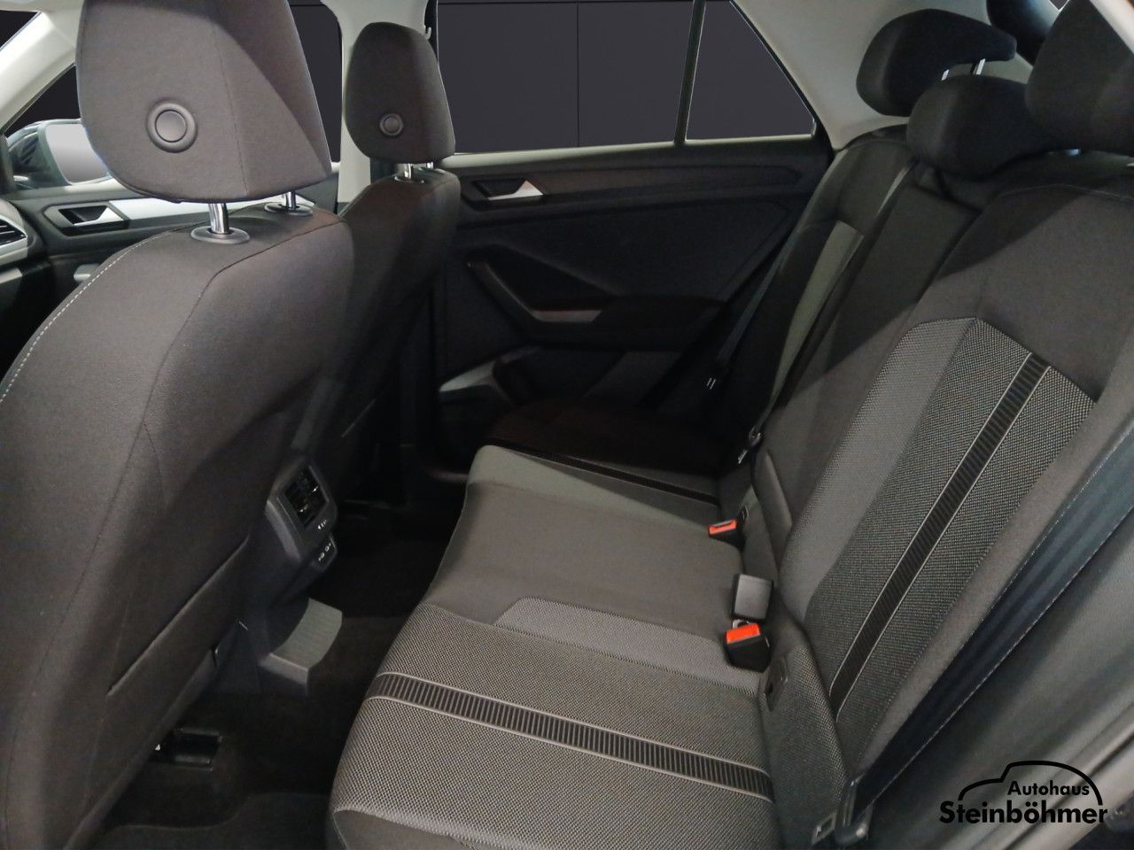 Volkswagen T-ROC Life 1.5TSI DSG - Samsaru's Car Outlet