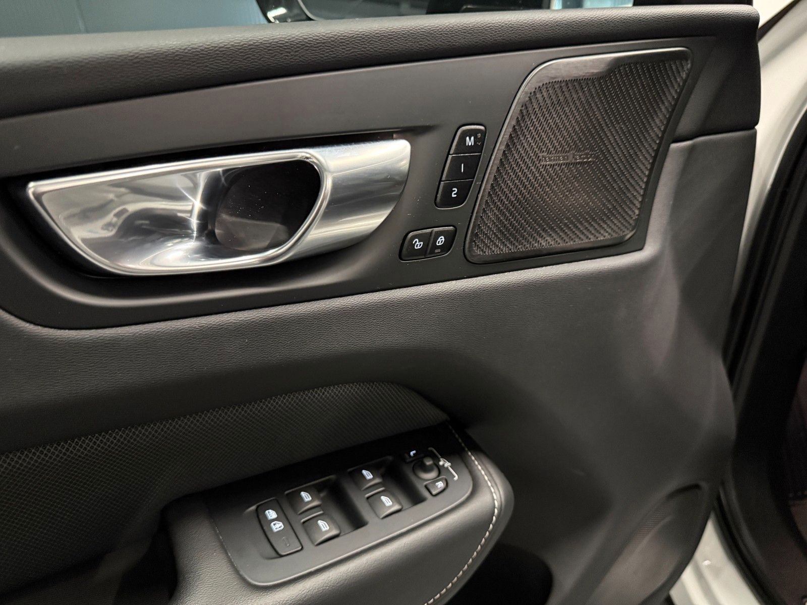 Volvo XC60 R-Design AWD *AHK*360*Standhzg*HIFI*