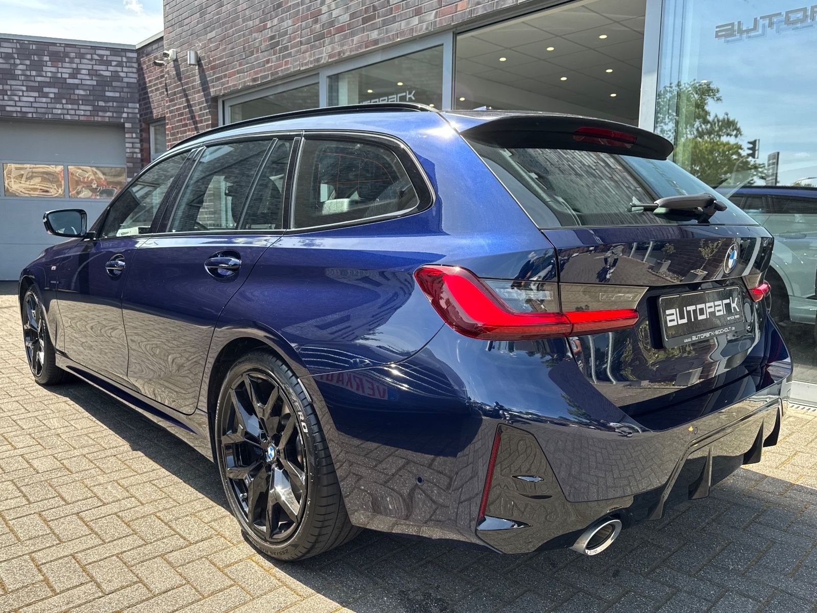 BMW 320d T xDrive M Sport Innovation AHK HUD 360 19"