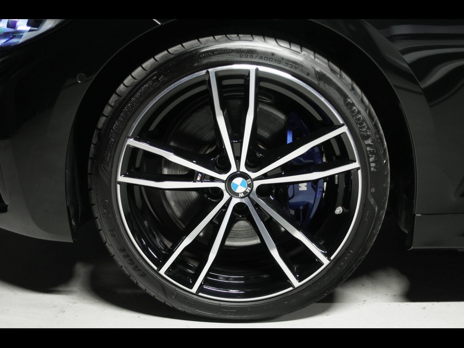 BMW 330 i Touring xDrive M Sport Shadow - Samsaru's Car Outlet