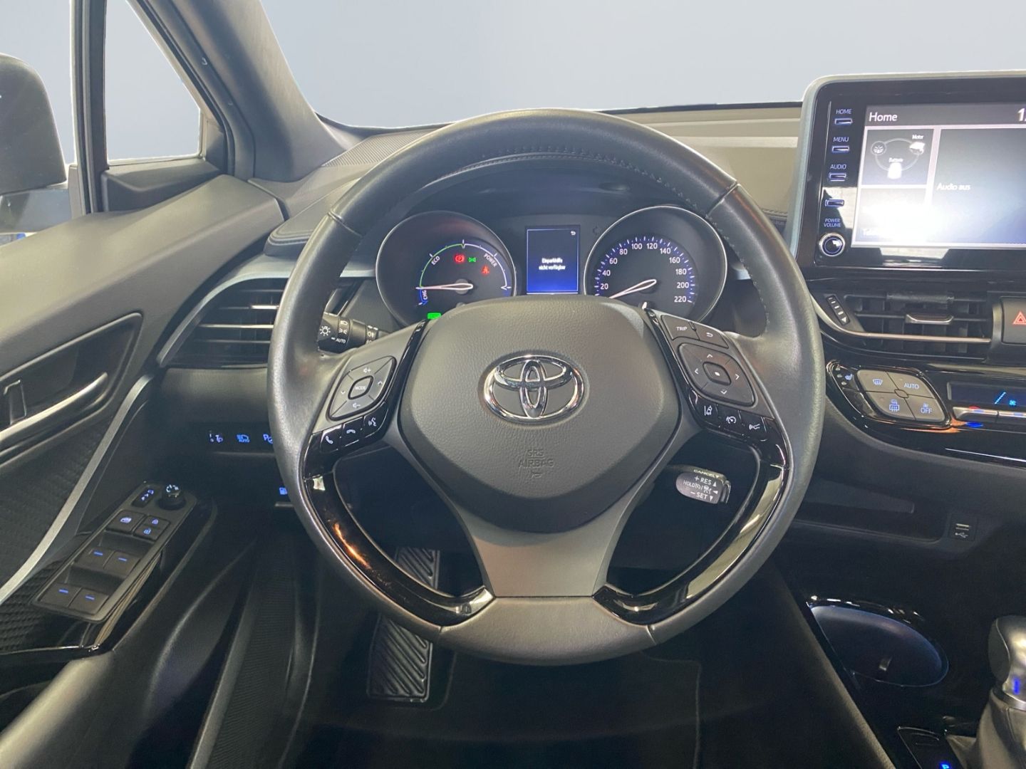Toyota C-HR 1.8 Hybrid Team - Samsaru's Car Outlet
