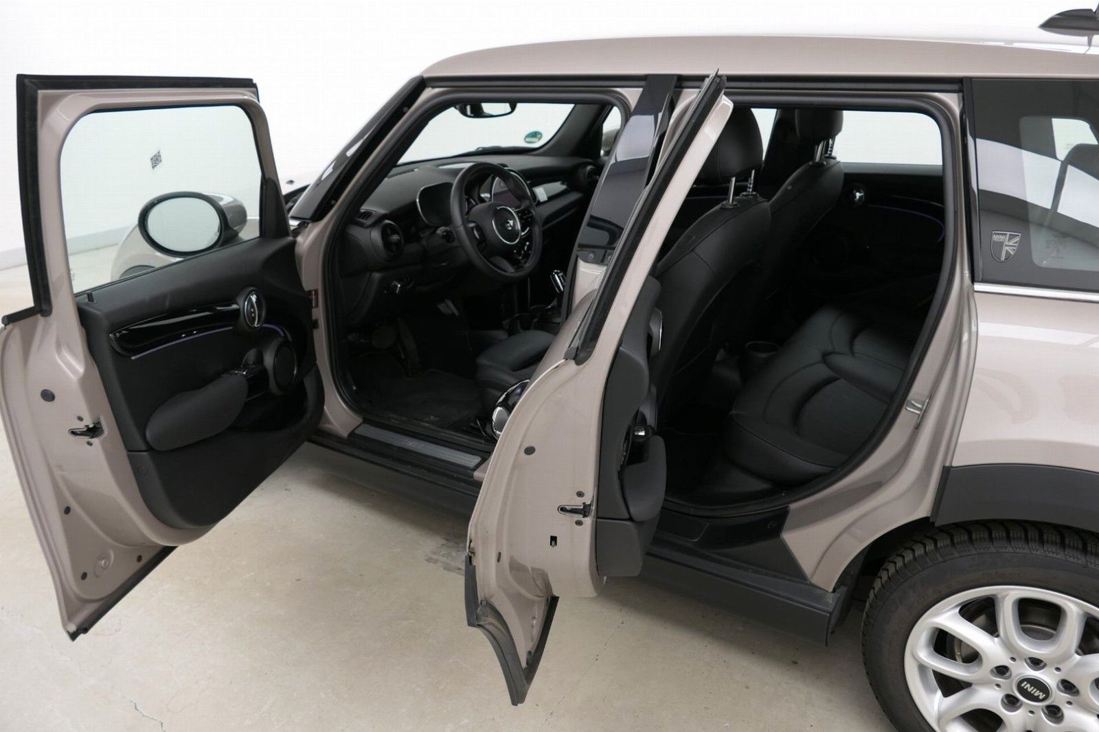 MINI Cooper Yours Trim Aut. - Samsaru's Car Outlet