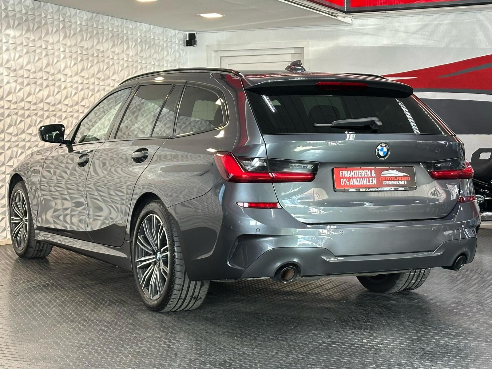 BMW 330e Touring M SPORT PAKET - Samsaru's Car Outlet