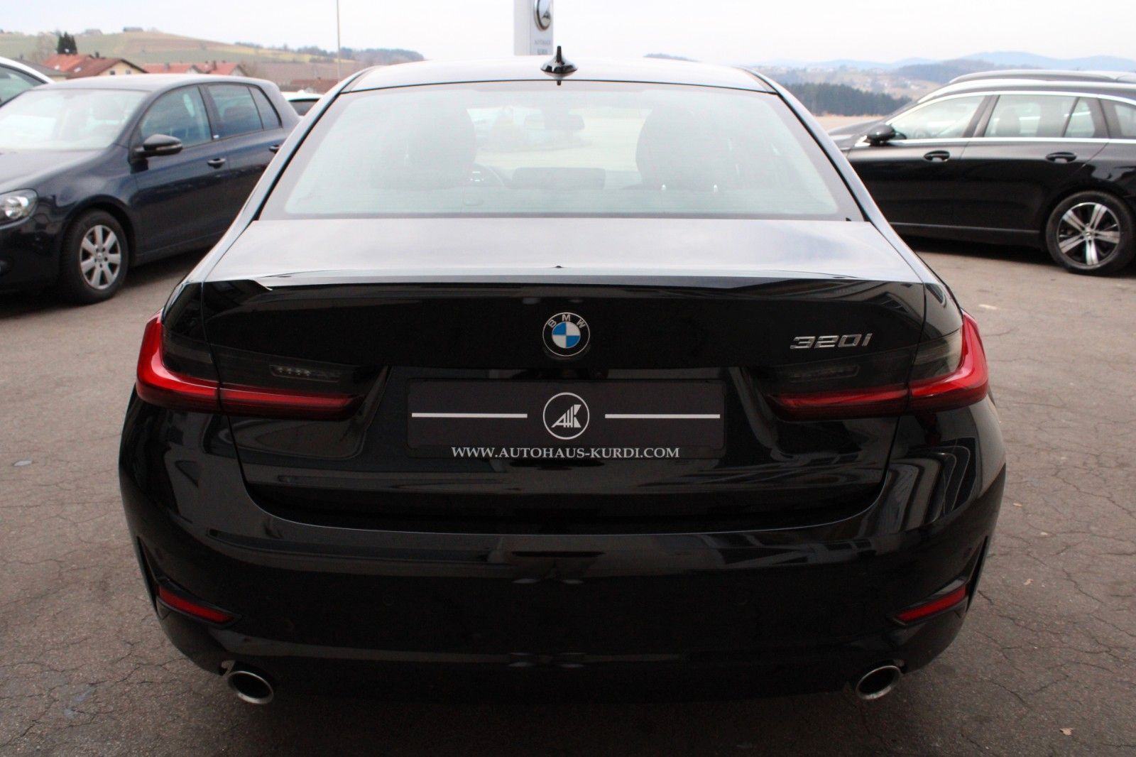 BMW 320i Lim. Advantage - Samsaru's Car Outlet