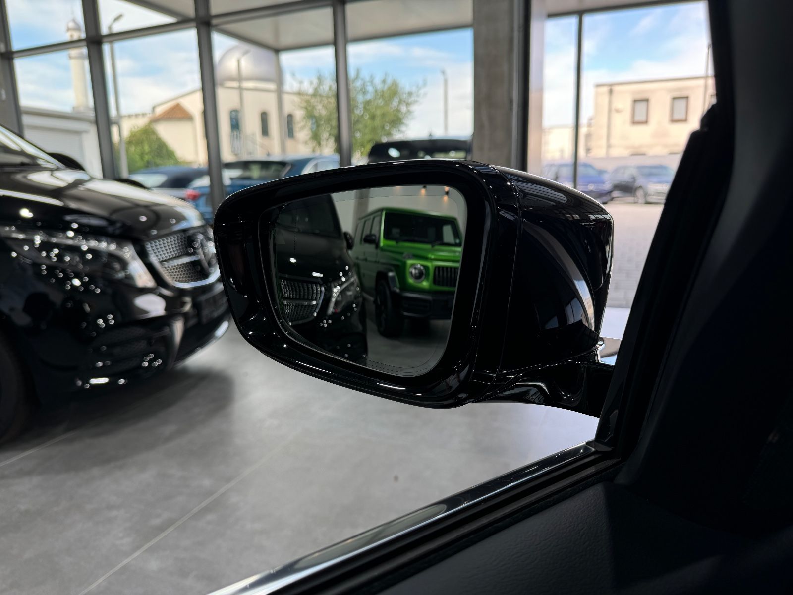 BMW 330 e Luxury Line Individual - Samsaru's Car Outlet