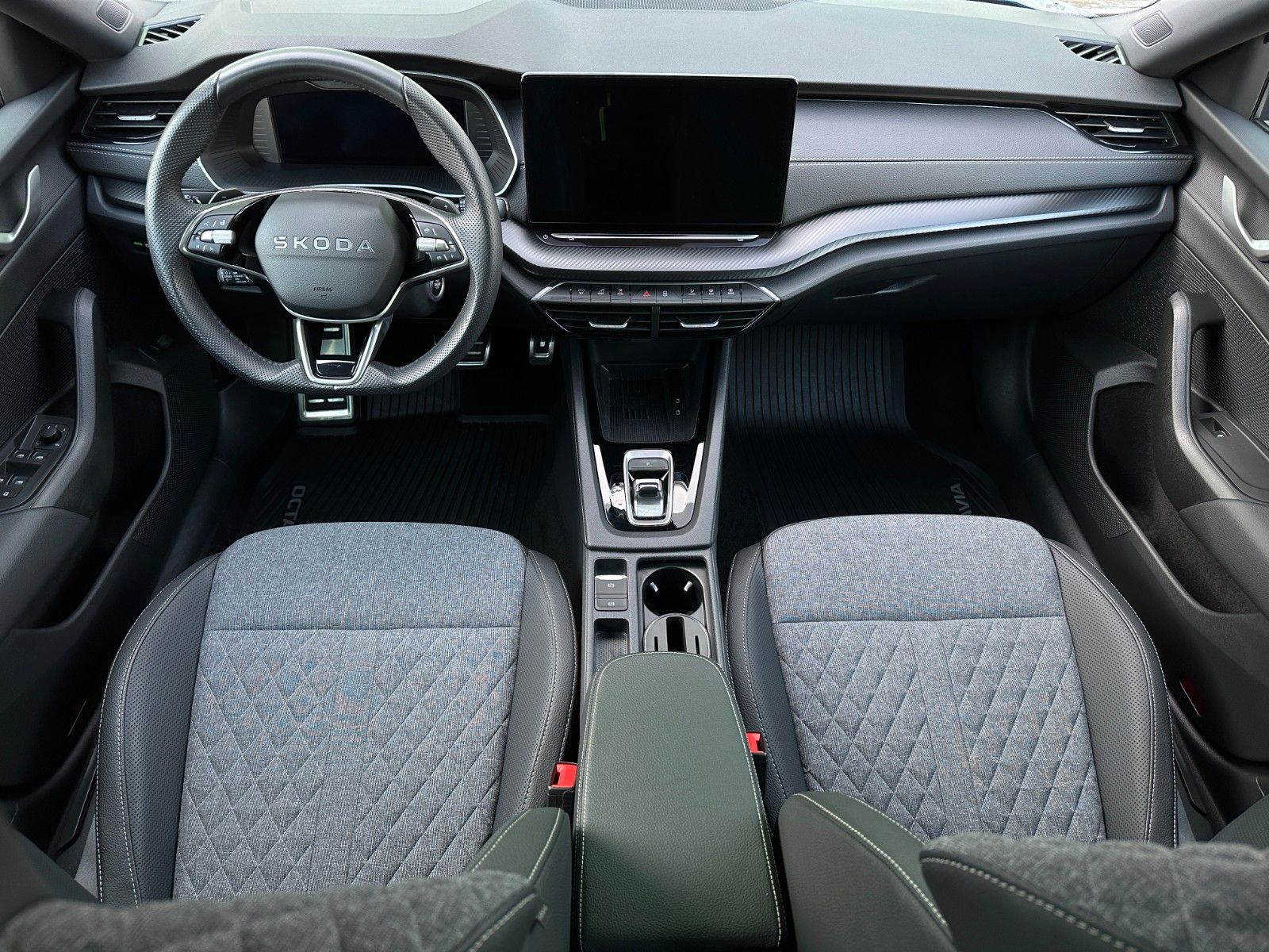 Skoda 204PS 4x4 DSG Sportline NAVI KAMERA eHK LM18"AHK
