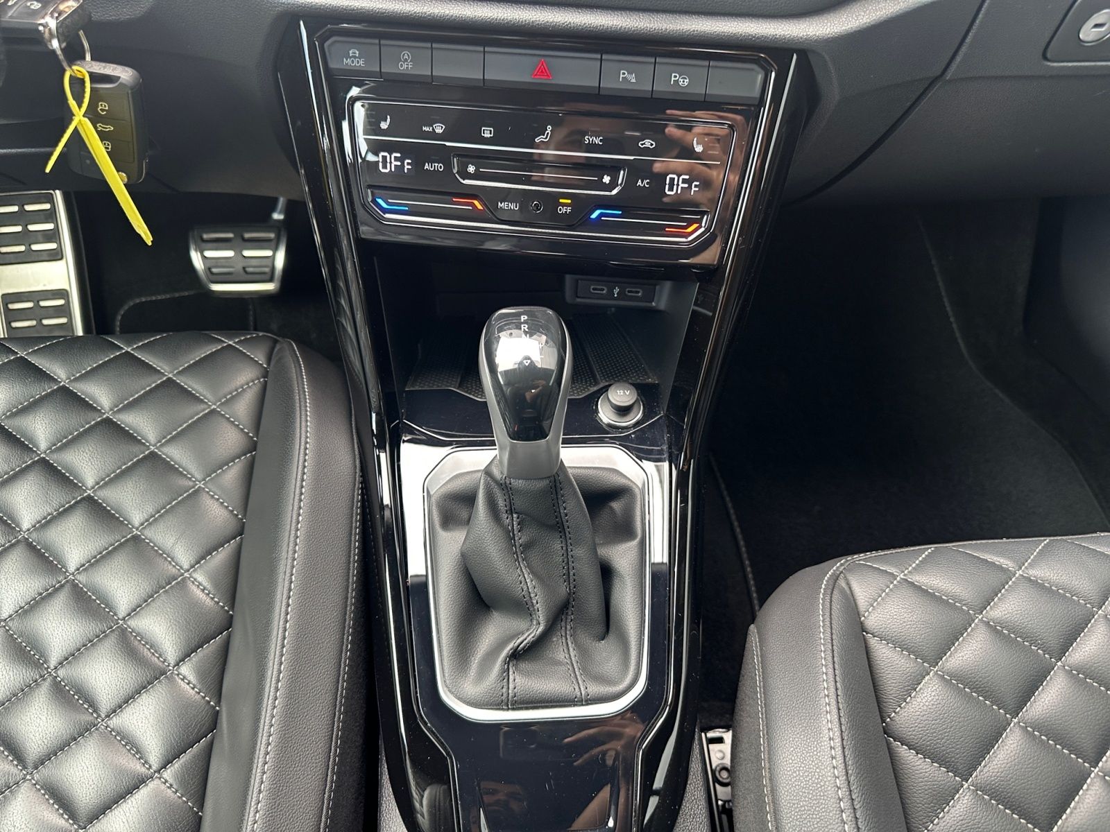 Volkswagen T-Roc R-Line - Samsaru's Car Outlet