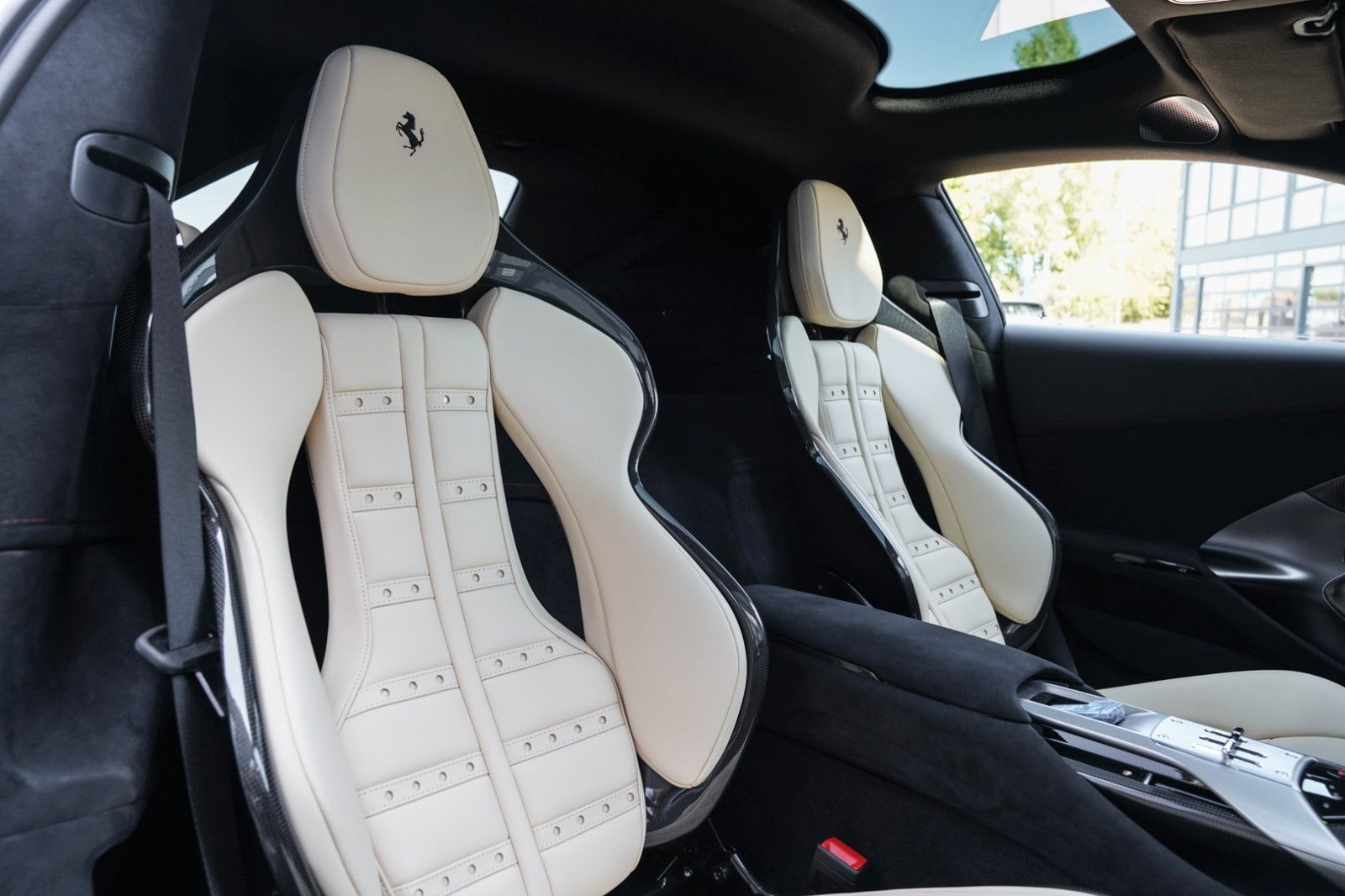 Ferrari 12 Cilindri *Crema* Carbon-Pano-*Blanco COC*
