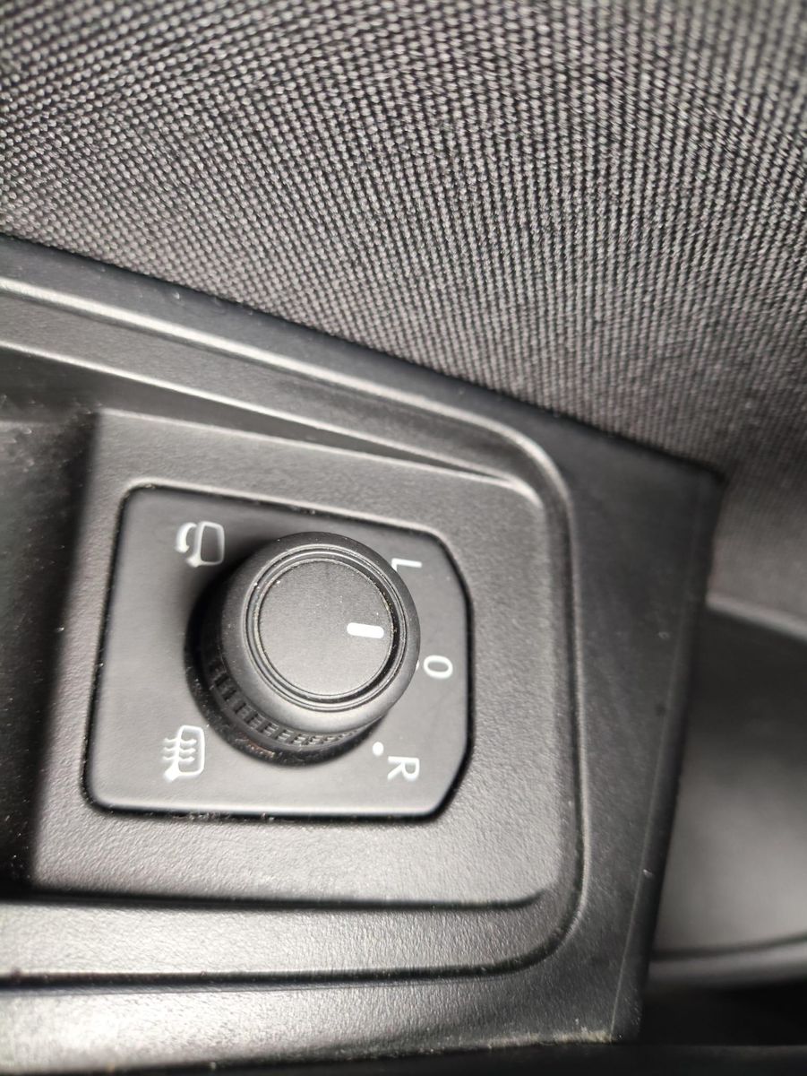 Volkswagen T-Roc 1.0 TSI Life - Samsaru's Car Outlet