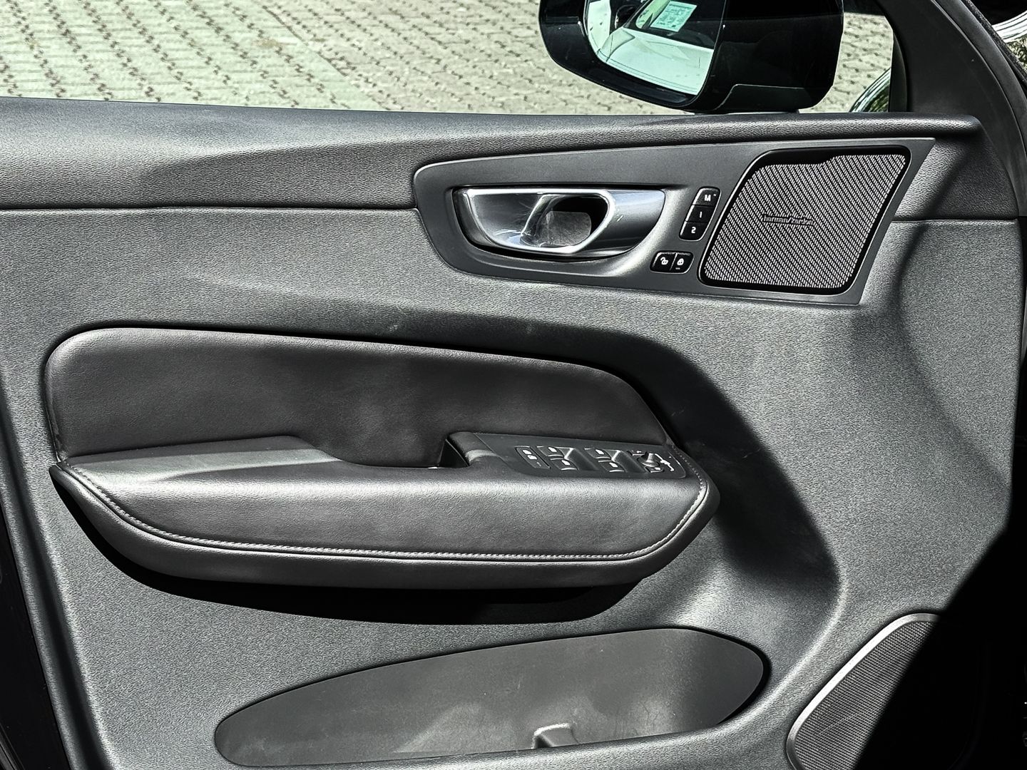 Volvo XC60 Plus Dark AWD B4 Diesel EU6d StandHZG AHK D