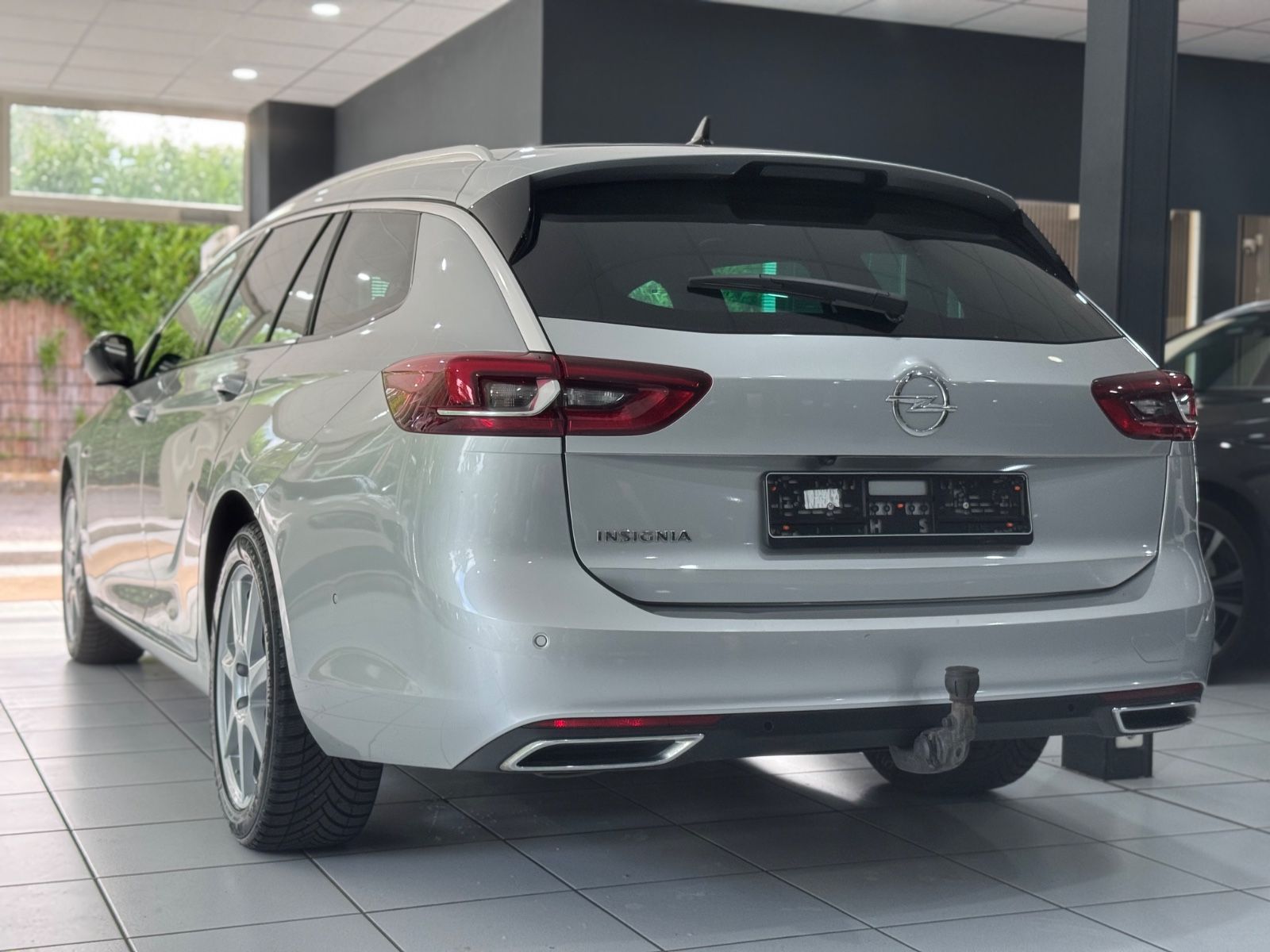 Opel Insignia 2.0 B Sports Tourer Elegance - Samsaru's Car Outlet