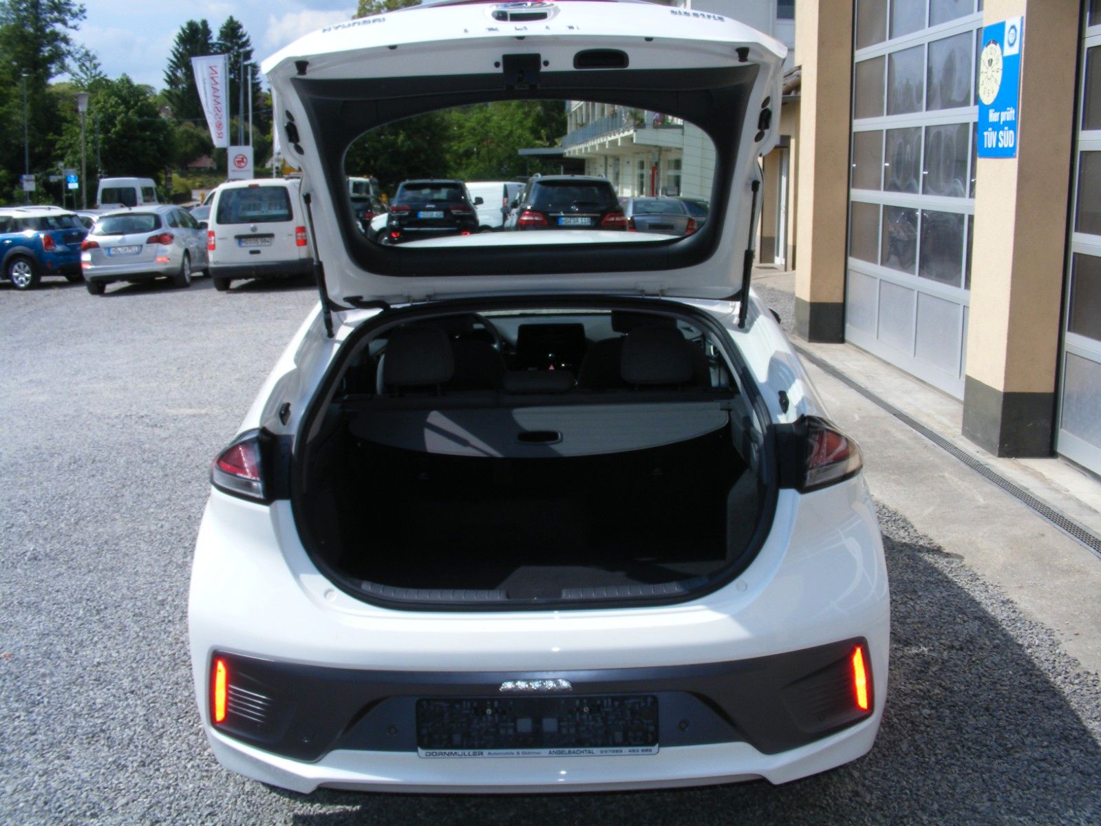 Hyundai IONIQ Elektro Trend - Samsaru's Car Outlet