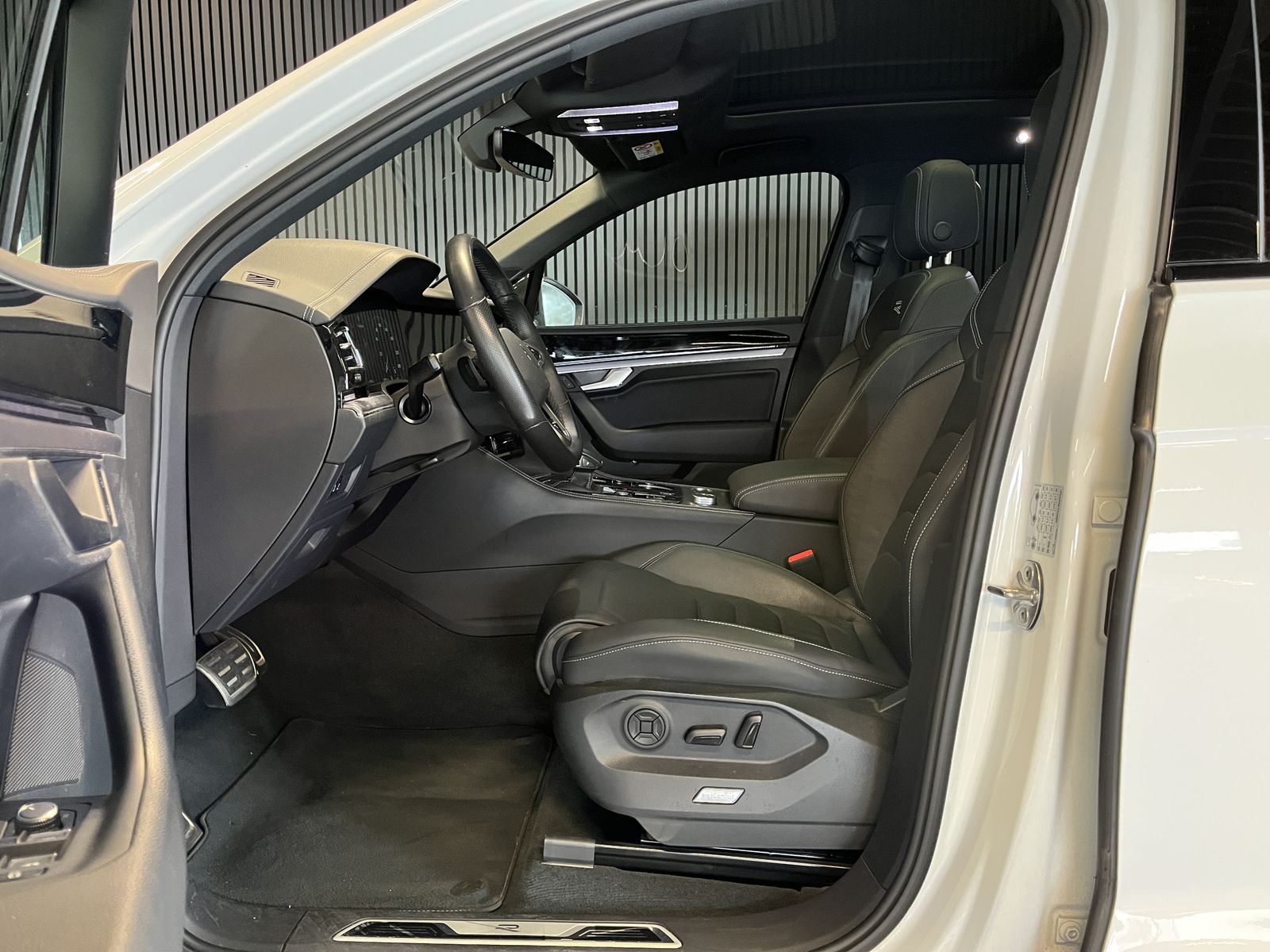 Volkswagen Touareg 3.0 TDI V6 4M R-Line/AHK/PANO/HUD/ACC/20