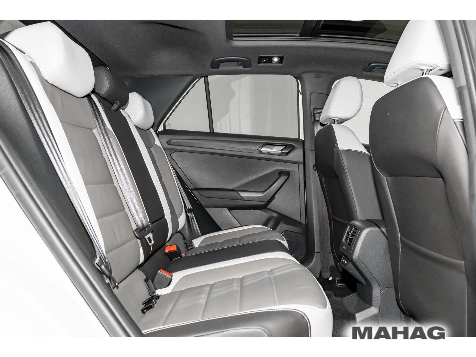 Volkswagen T-ROC 2.0 TDI SPORT - Samsaru's Car Outlet