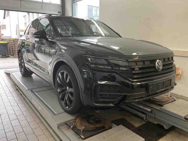Volkswagen Touareg 3.0 TDI 4M R-Line - Samsaru's Car Outlet