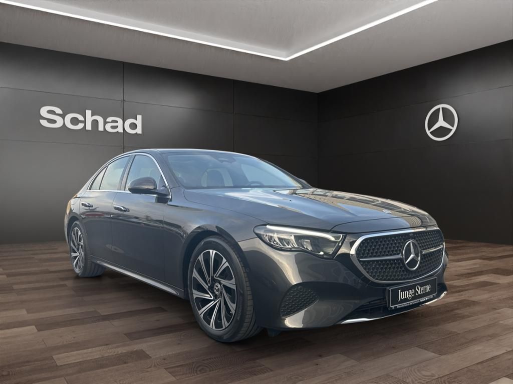 Mercedes-Benz E 200 - Samsaru's Car Outlet