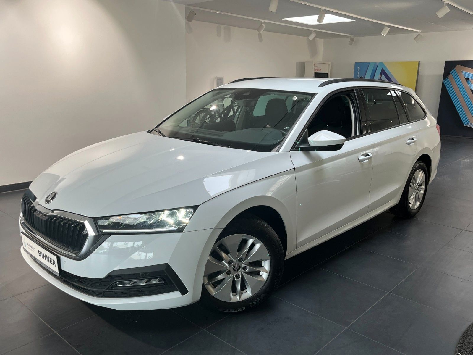 Skoda Octavia Combi 2.0 TDI DSG Ambition - Samsaru's Car Outlet