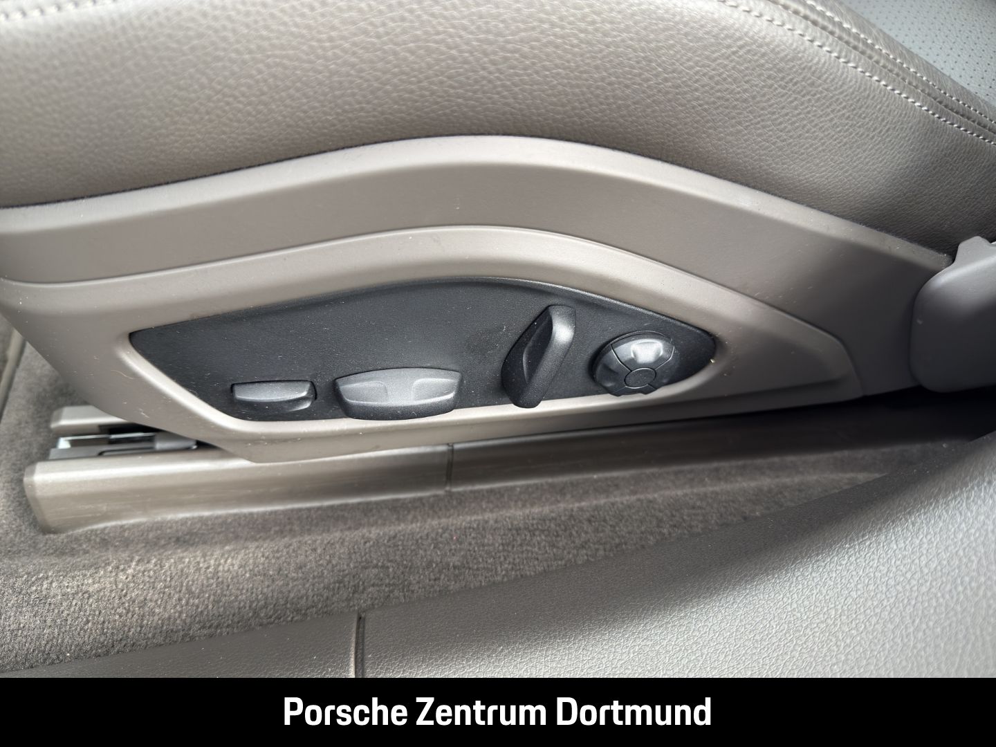 Porsche Panamera 4 E-Hybrid Sport Turismo Platinum Editi