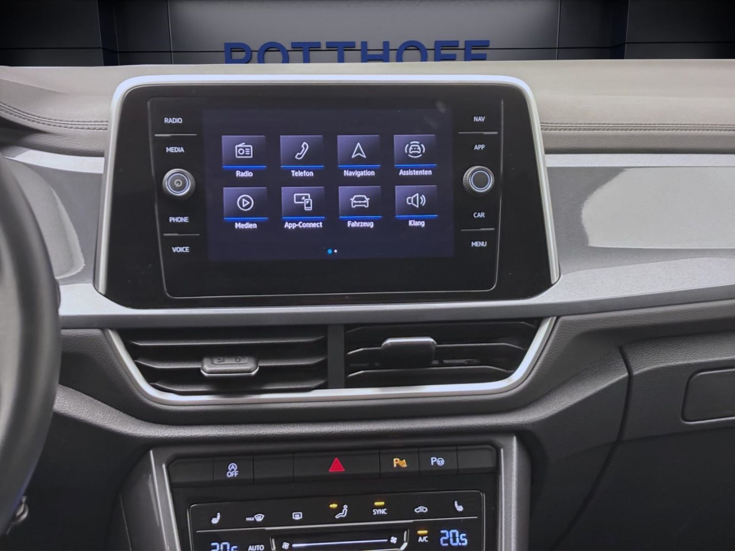 Volkswagen T-Roc 1.0 TSI STYLE - Samsaru's Car Outlet
