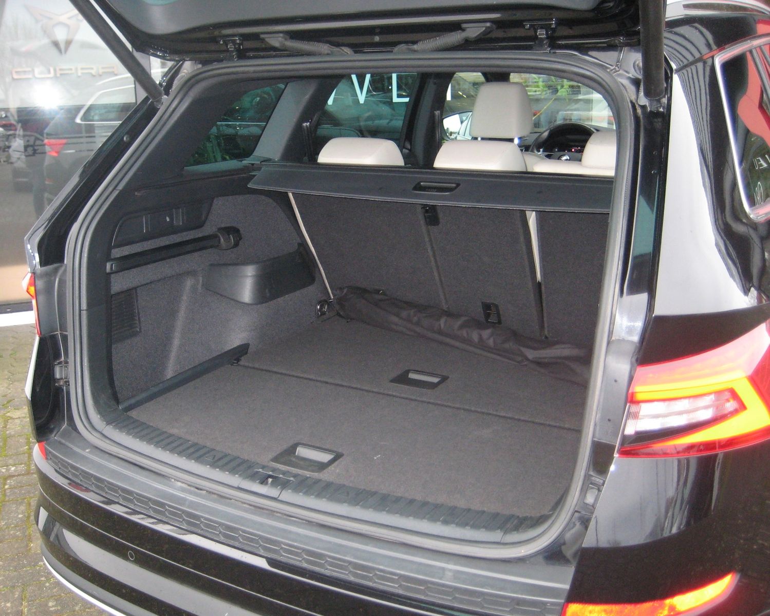 Skoda Kodiaq L&K 2.0 TDI 147kW DSG 4x4/LED/AHK/DCC/SHZ