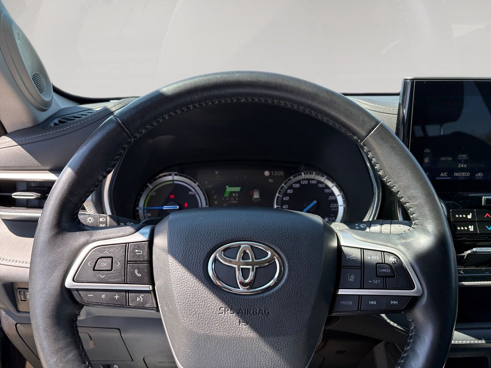 Toyota Highlander 2.5 Hybrid 5-Türer Luxury 7-Sitzer AU
