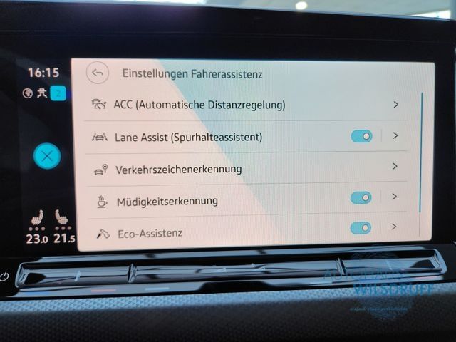 Volkswagen Golf VIII 1.5 TSi Active - Samsaru's Car Outlet