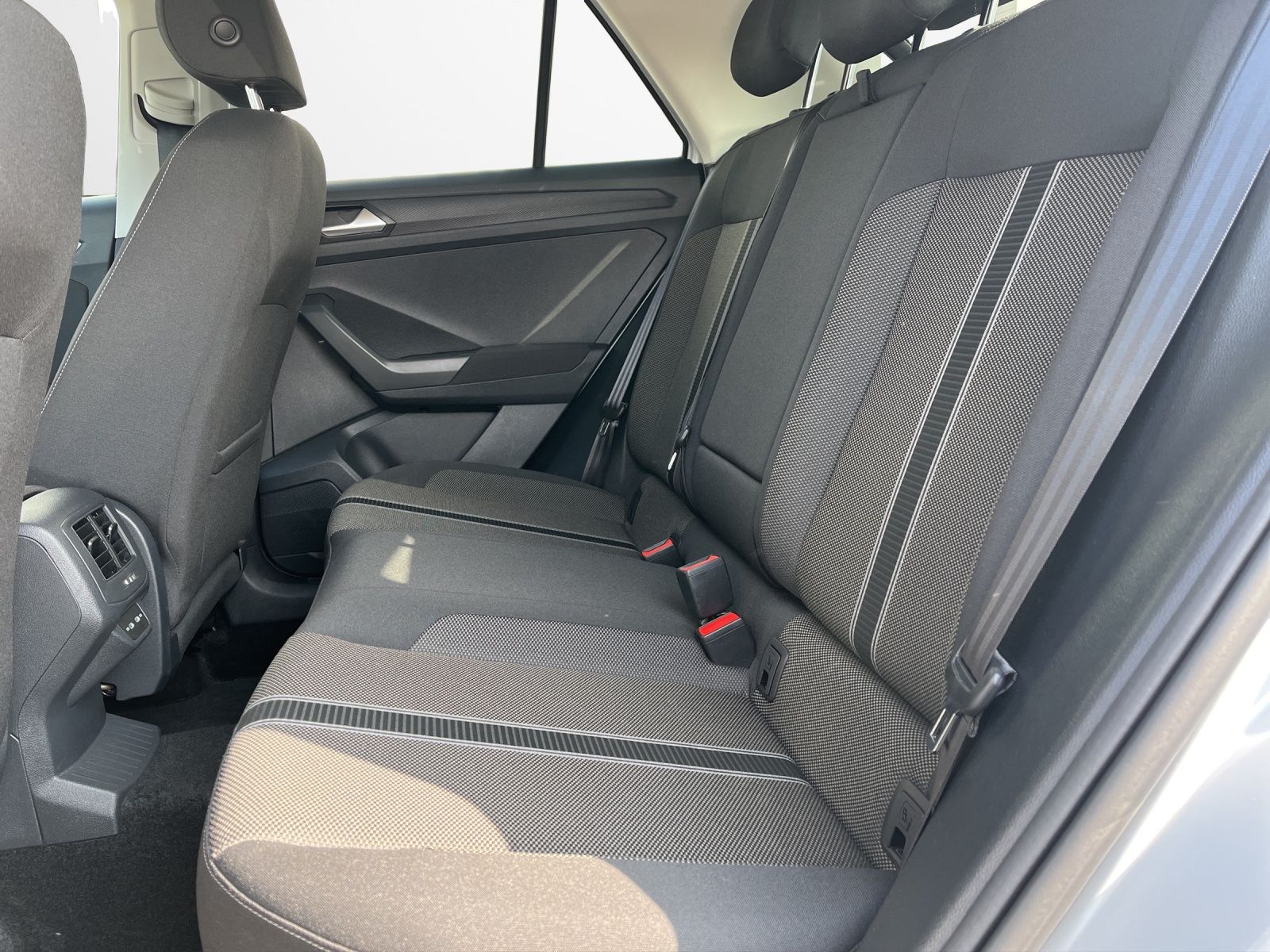 Volkswagen T-Roc 2.0 TDI Style - Samsaru's Car Outlet