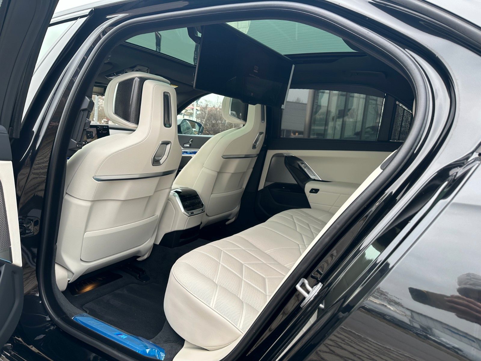 BMW 740d xDrive M Sport TV,Aut.Tür,SkyL,B&W,Luft