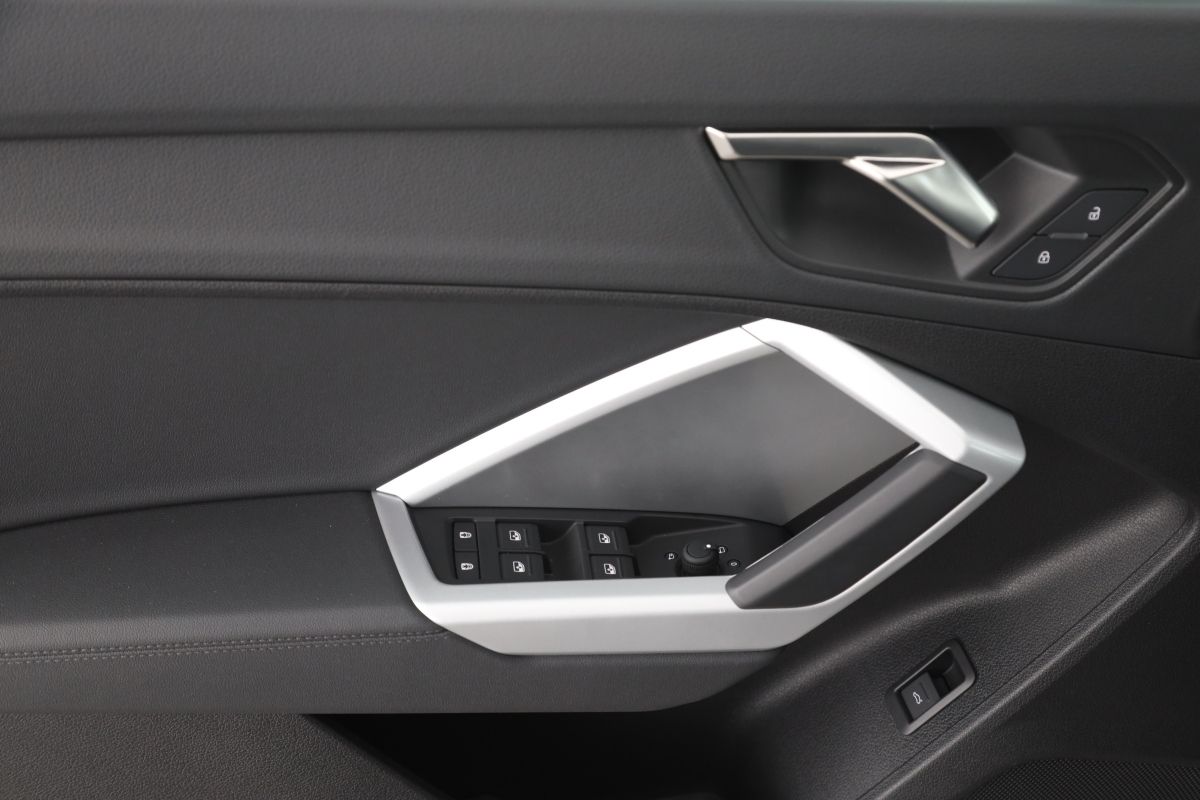 Audi Q3 35 TDI quattro S tronic S line - Samsaru's Car Outlet