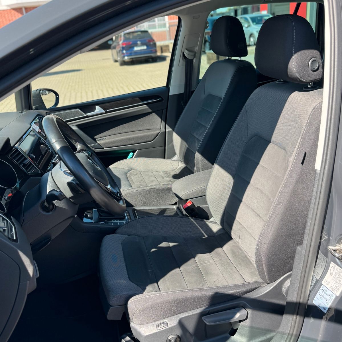 Volkswagen Golf Sportsvan VII Highline 2.0 TDI - Samsaru's Car Outlet