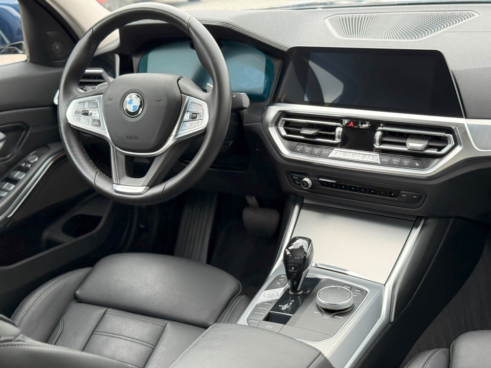 BMW 320d Limousine Luxury Line xDrive - Samsaru's Car Outlet