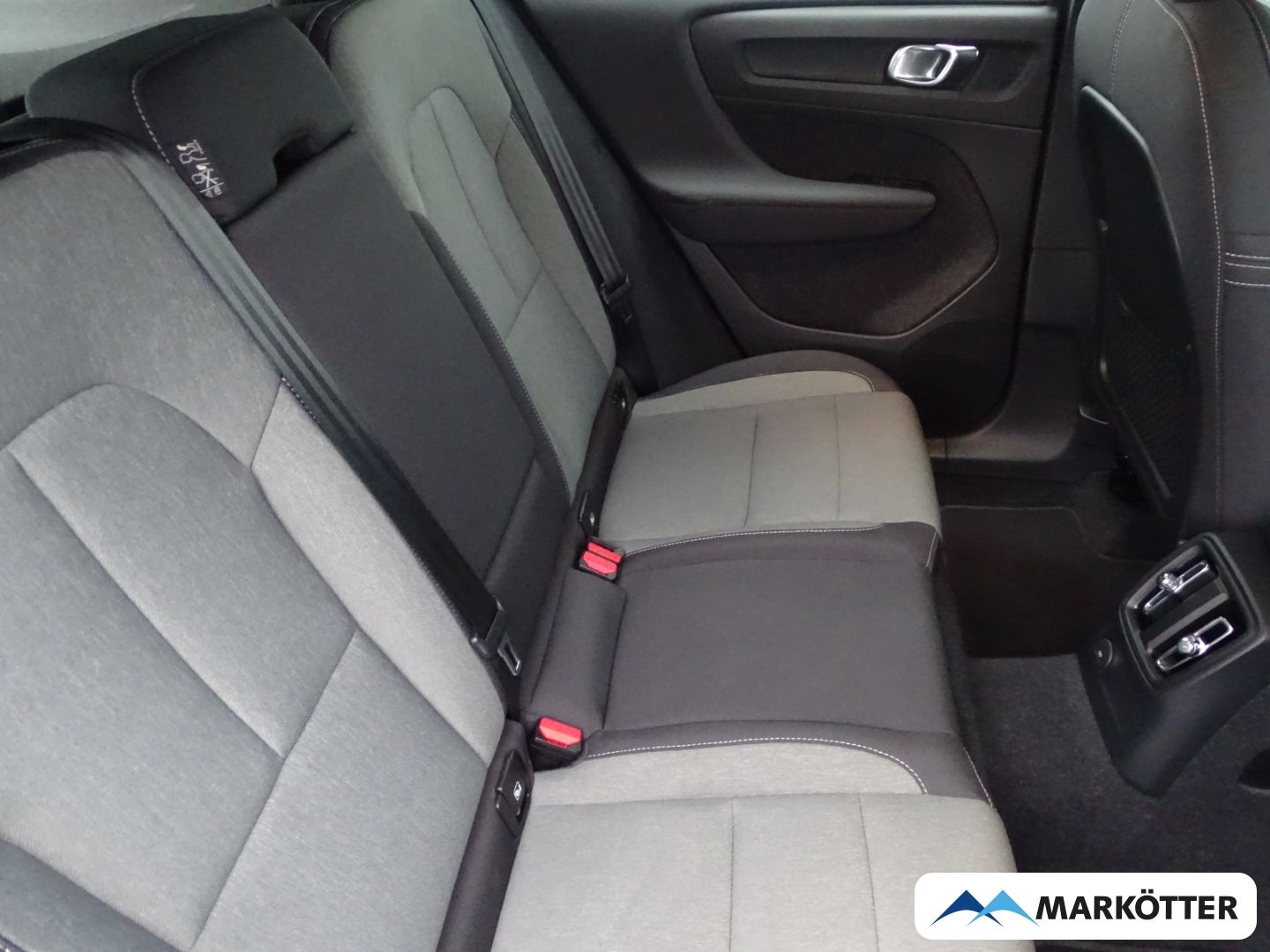 Volvo XC40 Plus Dark Recharge Plug-In Hybrid 2WD AHK