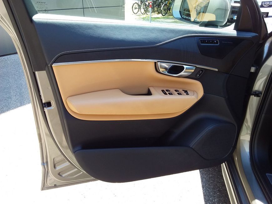 Volvo XC90 T8 AWD Recharge - Samsaru's Car Outlet