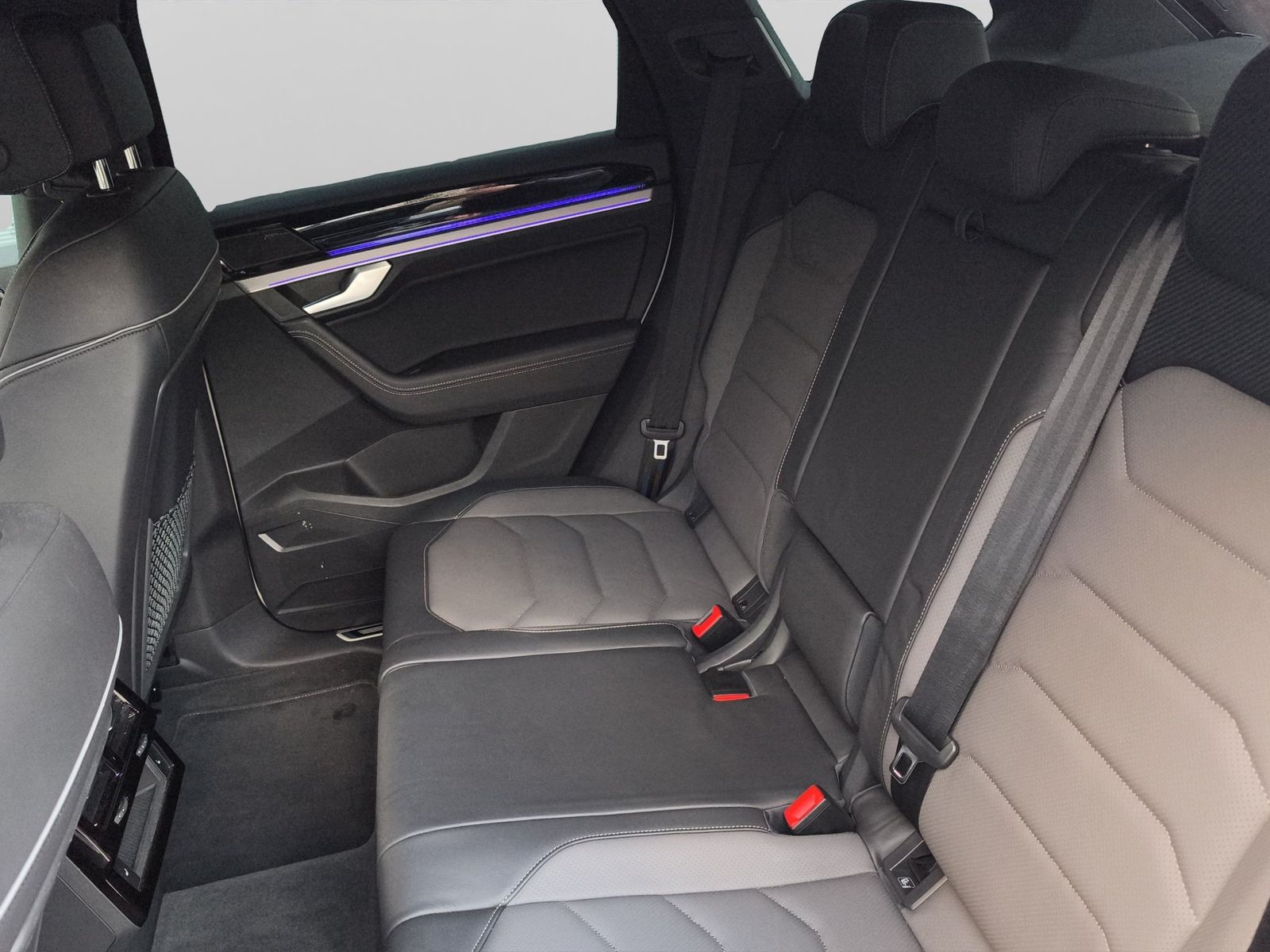 Volkswagen Touareg 3.0 TDI DSG 4Mo. R-Line Black Style IQ.L