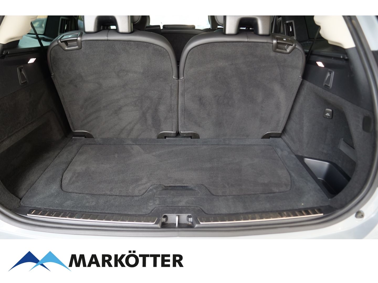 Volvo XC90 T8 AWD Ultra Bright - Samsaru's Car Outlet