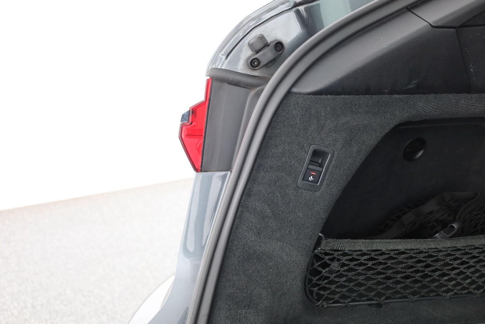 Audi A6 Avant 40 TDI quattro S line - Samsaru's Car Outlet