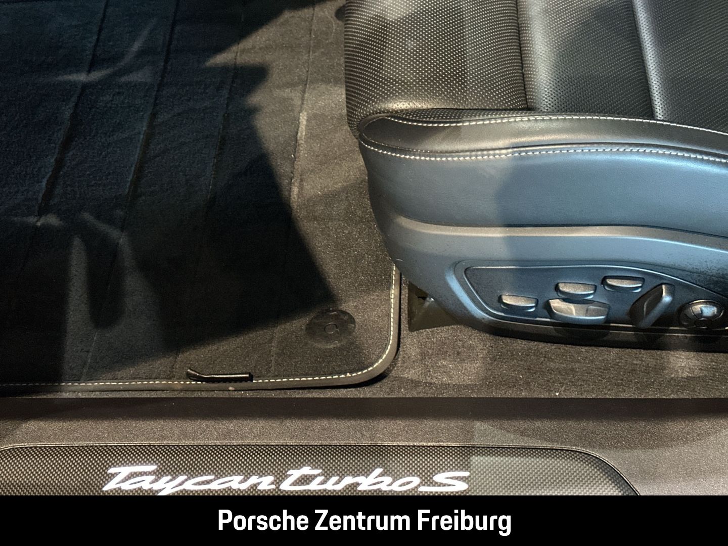 Porsche Taycan Turbo S Cross Turismo Burmester InnoDrive