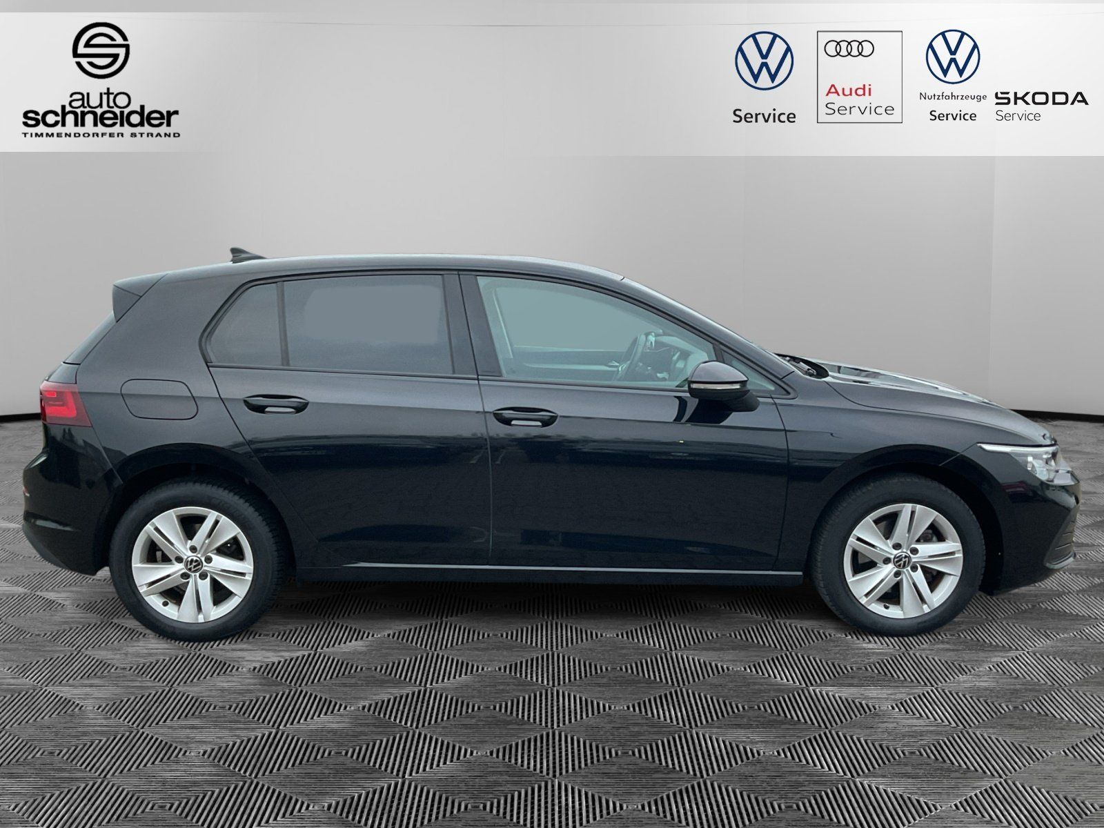 Volkswagen Golf VIII 1.5 TSI Life - Samsaru's Car Outlet