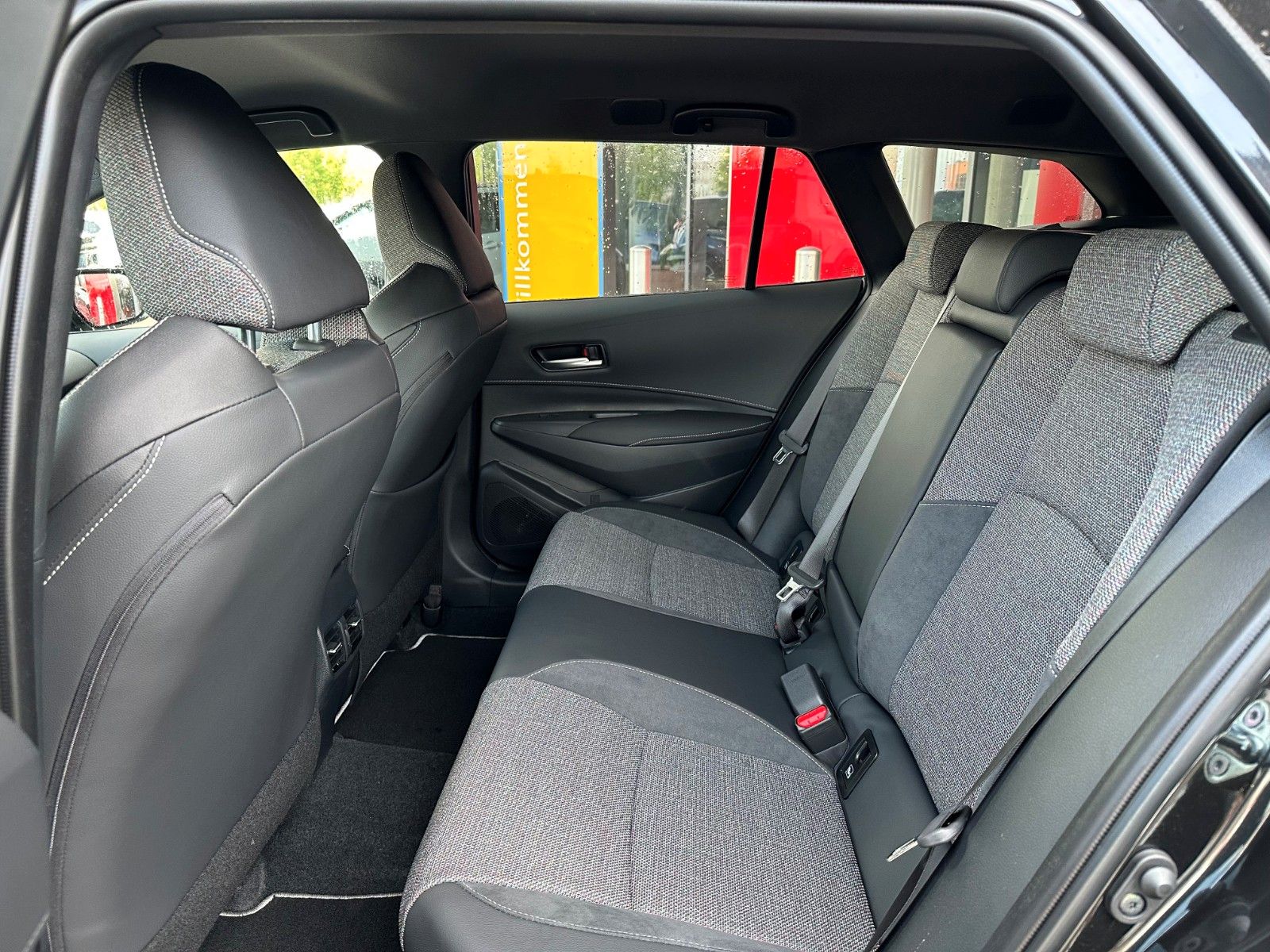 Toyota Corolla 2.0 TS Hybrid Teamplayer + TECHNIK-PAKET