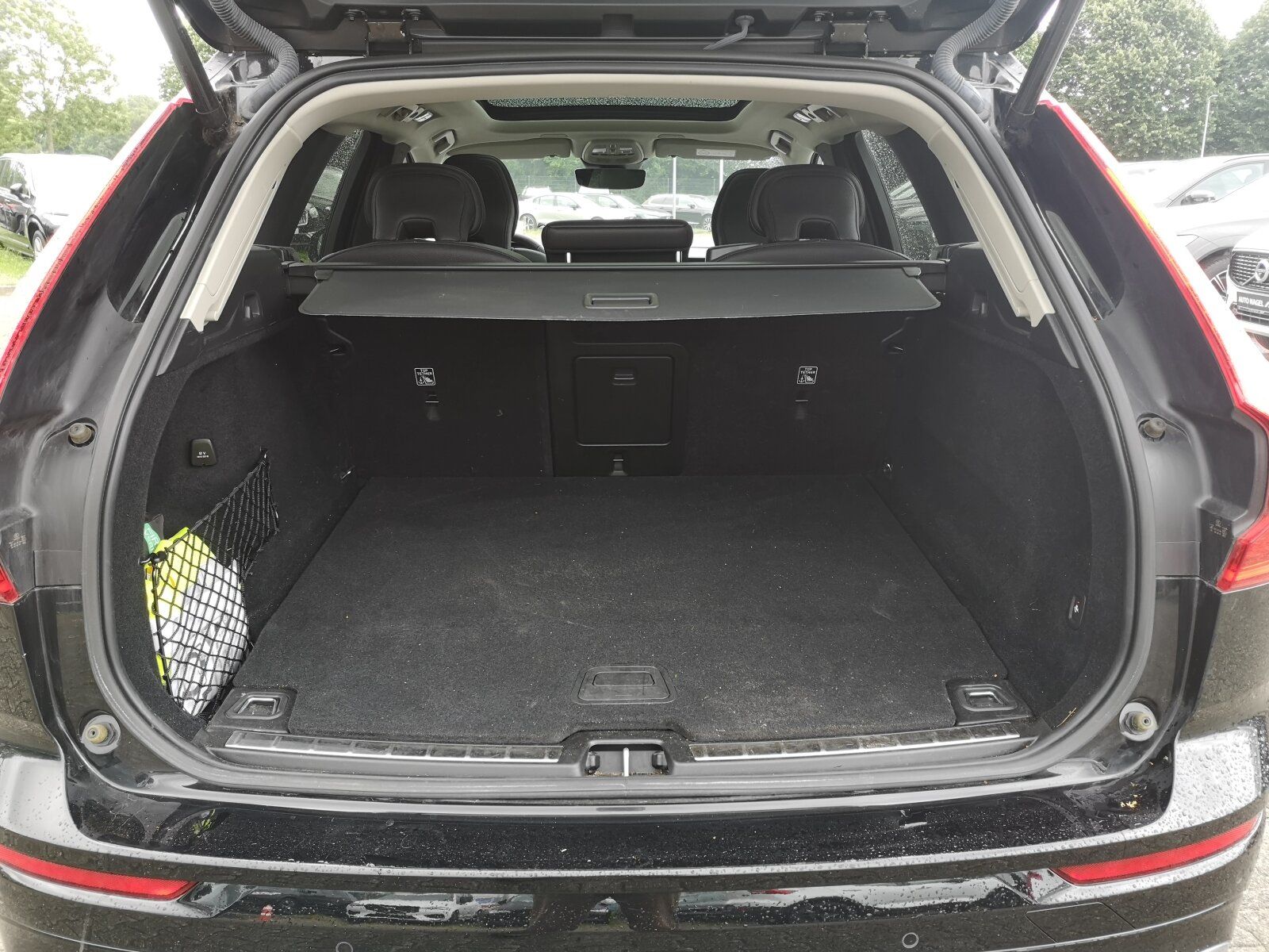 Volvo XC60 Recharge T6 Inscription - Samsaru's Car Outlet