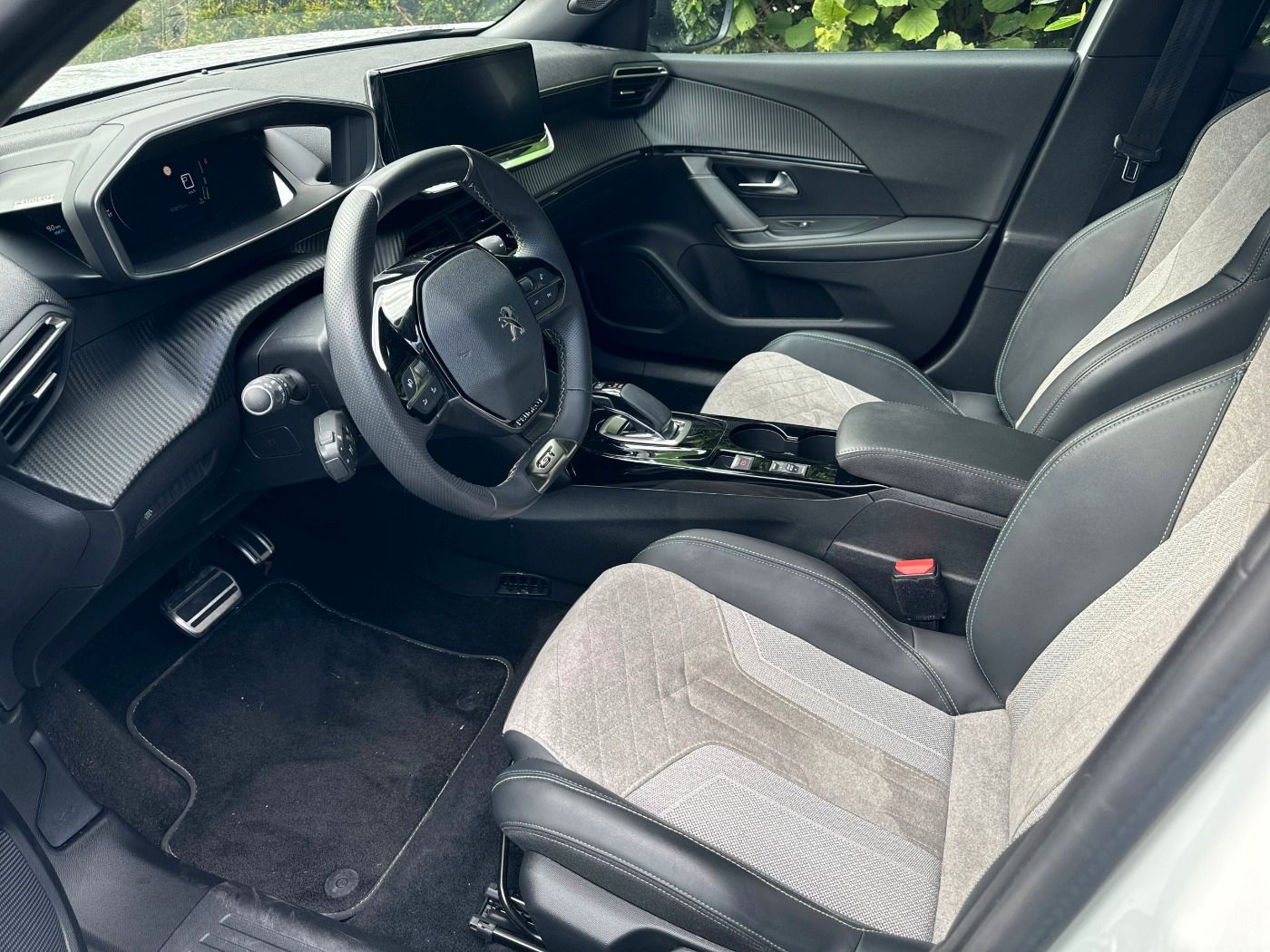 Peugeot 2008 e- GT Pack - Samsaru's Car Outlet
